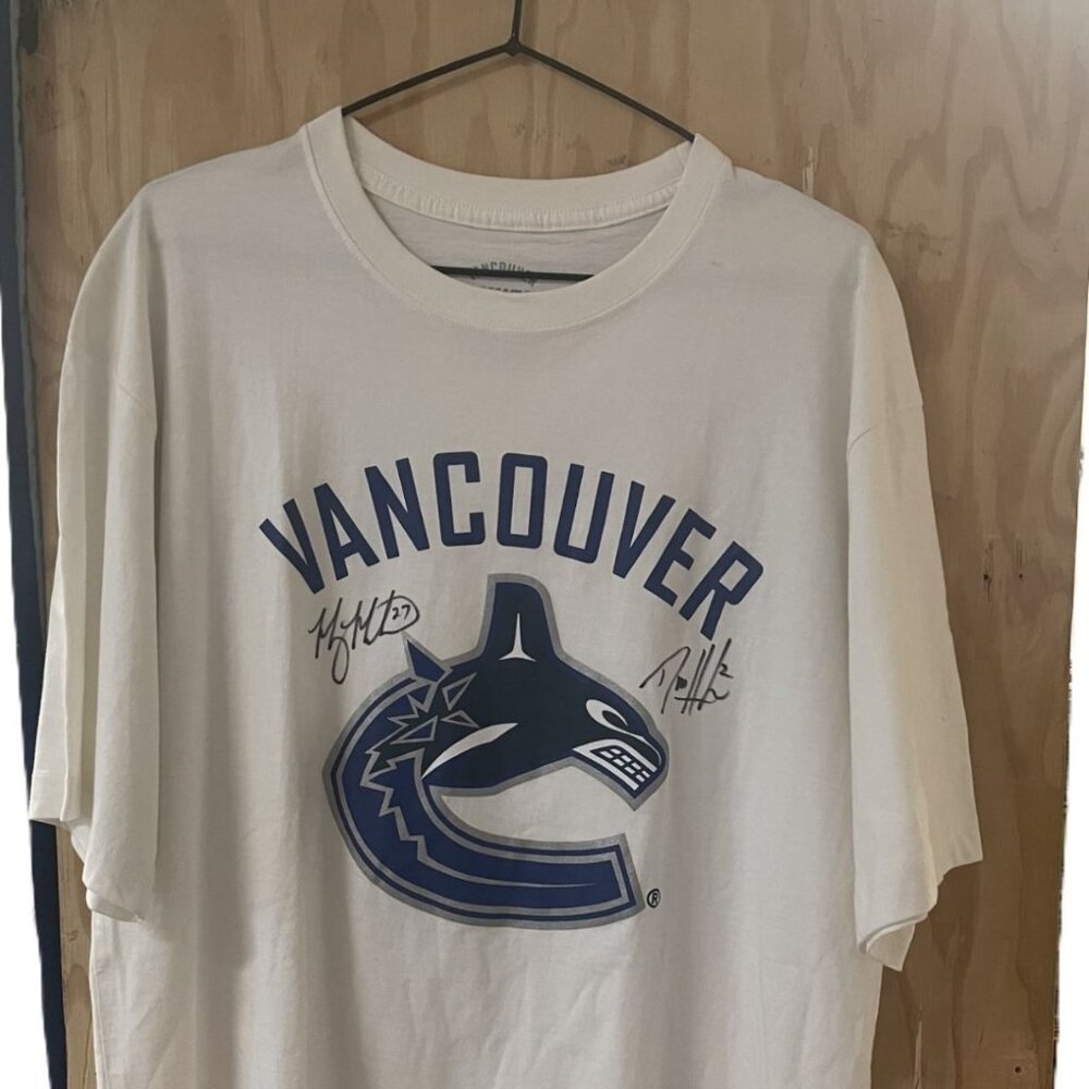 Official NHL Team Vancouver Canucks Autographed T-Shirt Malhotra & Hamhuis